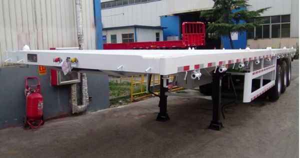 Tri Axle Flatbed Semi Trailer for Sale in Senegal-Flatbed Driving Operation