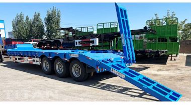 60 Ton 3 Axle Lowbed Truck Trailer will be transported to East Timor