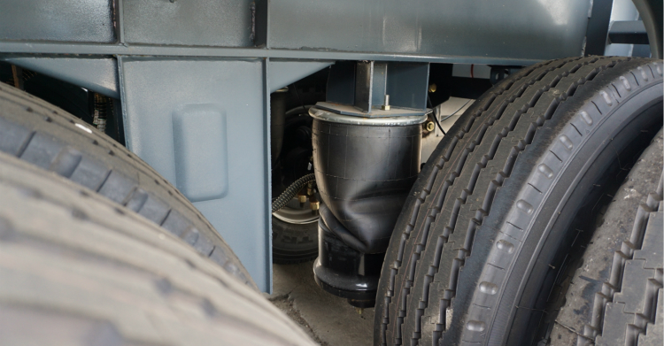 Air suspension on TITAN fuel tanker semi trailer