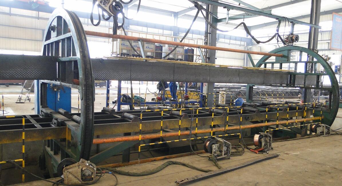 Connect side beams, welding king pins