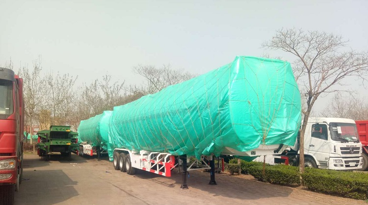 Oil tanker trailer