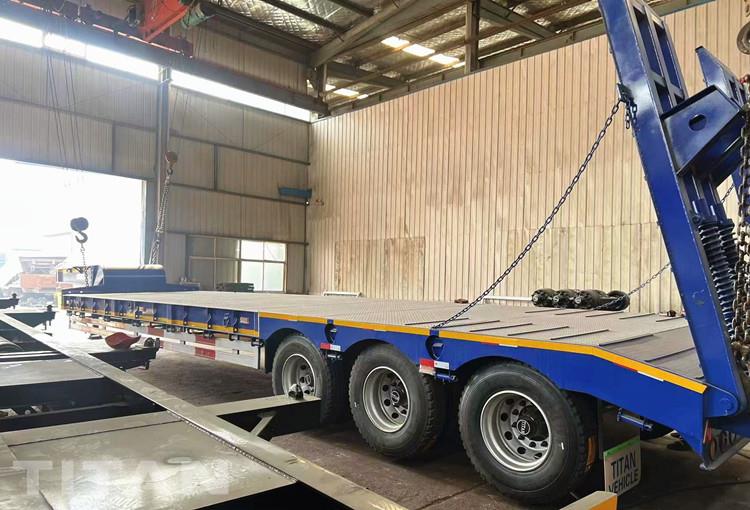 Tri Axle 70 Ton Excavator Trailer Low Loader for Sale in Zambia
