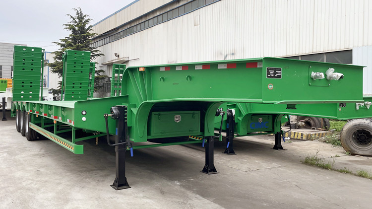 CIMC Tri Axle Low Bed Trailer with Folding Ramp for Sale in Algeria