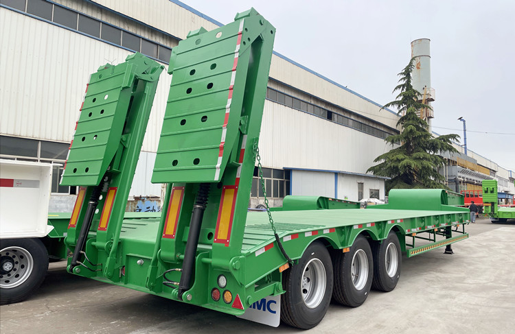 CIMC Tri Axle Low Bed Trailer with Folding Ramp for Sale in Algeria
