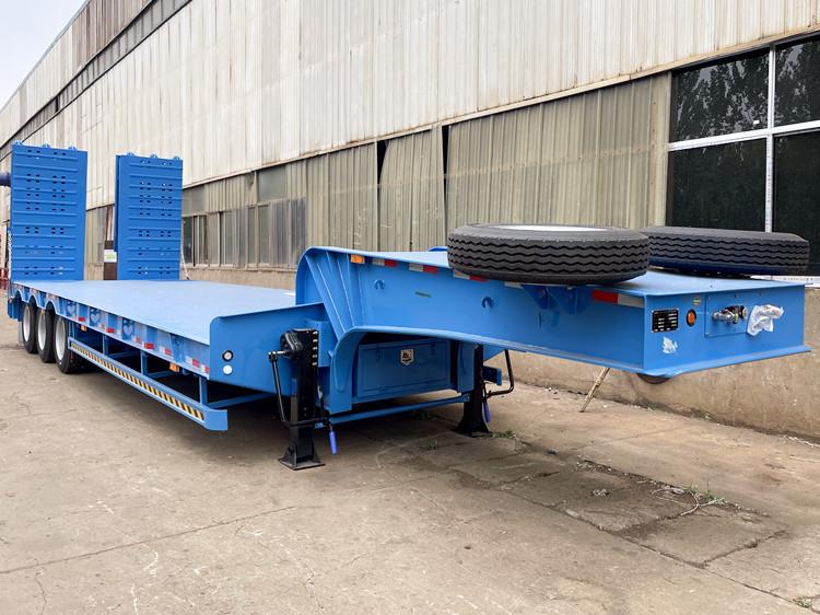 CIMC 70 Ton Lowbed Semi Trailer with Folding Ramp